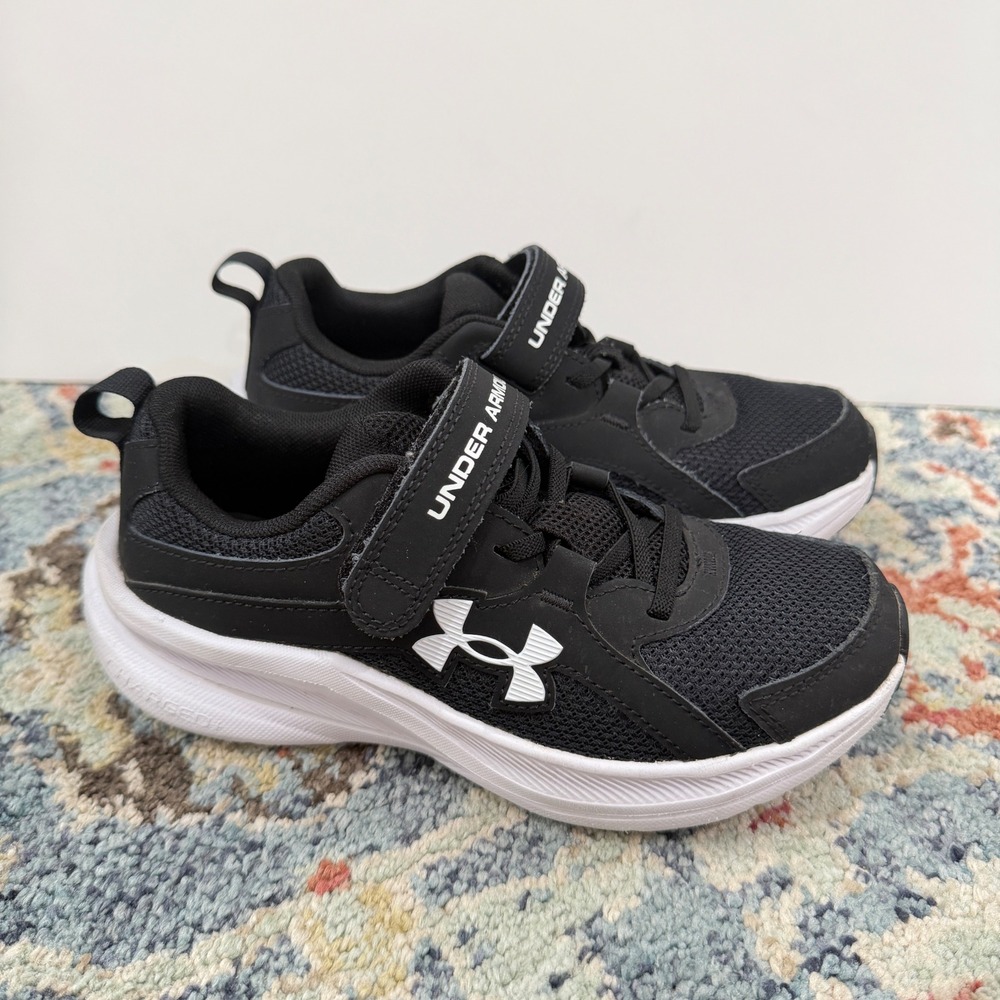 Under Armour Kids Size 1 Youth Black White Running Shoes Sport GUC